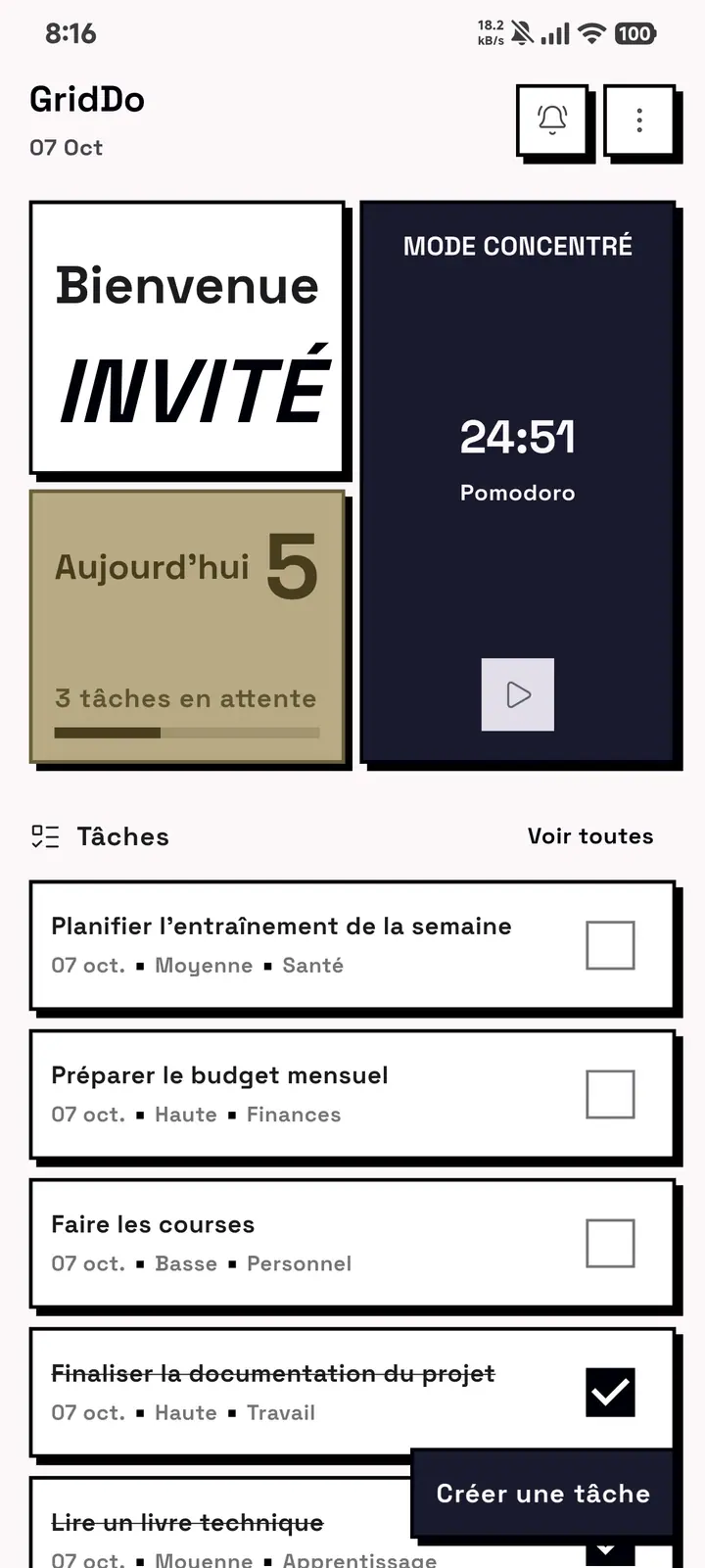 L'écran d'accueil de GridDo avec le thème sombre.